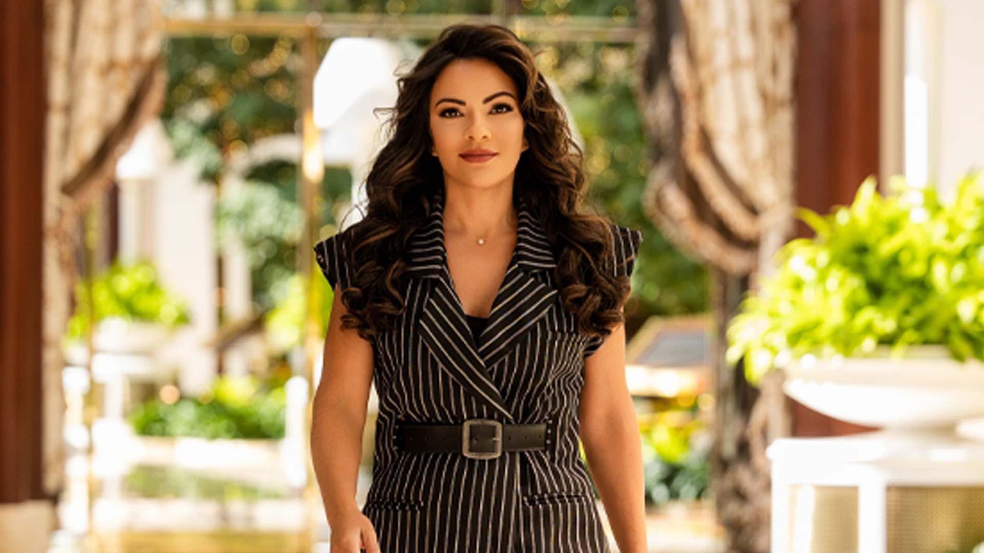 O Estilo Atemporal de Jaqueline Chaves e a Sofisticação da BRANDZ
