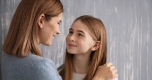 Um dia ela quer colo, no outro privacidade: o diário de ser mãe de uma quase adolescente