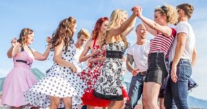 Uma Viagem de Estilo: A Moda que Definiu os Anos 50, 60 e 70