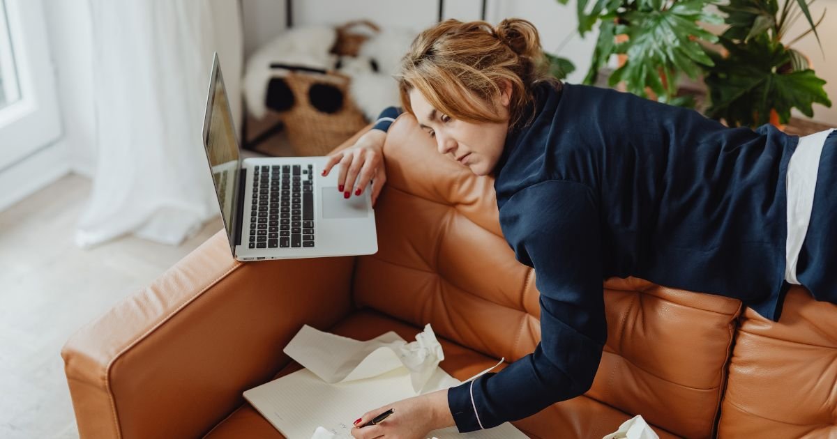 Esgotado, mas eficiente: A sobrevivência silenciosa do imigrante na América