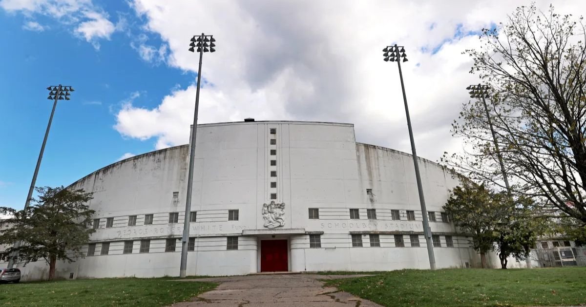 Prefeita Michelle Wu traz atualizações sobre a polêmica reforma do White Stadium em Boston