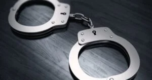 “O Amor acaba, Mandados de Prisão não”: Polícia de Massachusetts viraliza com “Promoção” de Dia dos Namorados