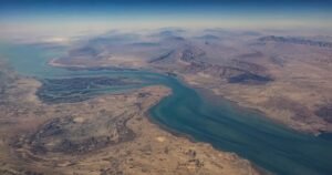 O Gargalo do Mundo: Por que o Estreito de Ormuz Define os Rumos da Economia Global