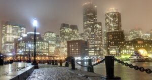 Alerta em Massachusetts: Tempestade traz ventos de 96 km/h e risco de inundação nesta segunda