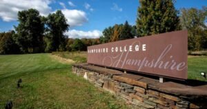 Hampshire College anuncia encerramento definitivo das atividades em Massachusetts