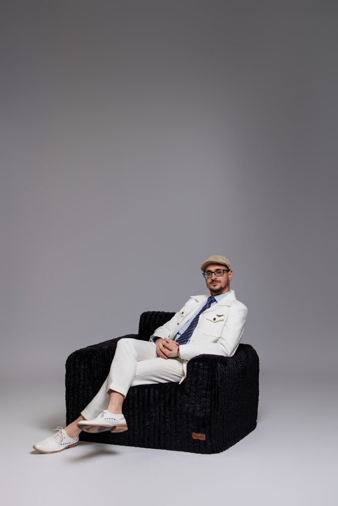 Everton Bezerra em ensaio para Zimny magazine