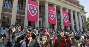 Harvard vota medida histórica para conter inflação de notas e limitar número de “As”
