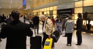 Aeroporto de Boston lança ferramenta para passageiros consultarem tempo de espera na segurança em tempo real