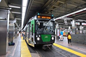 MBTA Anuncia Fechamento da Estação Symphony por Três Anos para Obras de Acessibilidade