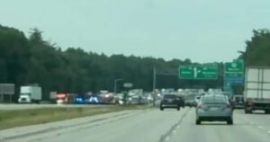 Grave acidente provoca interdição e grandes congestionamentos na I-95 perto da fronteira de Massachusetts com New Hampshire