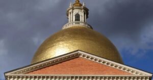 Câmara de Massachusetts aprova projeto que flexibiliza regras para o aborto em estágios avançados