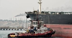 Estados Unidos iniciam bloqueio naval no Estreito de Ormuz nesta terça-feira e anunciam cobrança de taxa de 20% sobre cargas
