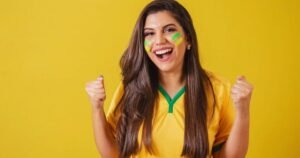 Do Estádio à Alta Moda: Como Torcer com Estilo na Temporada da Copa