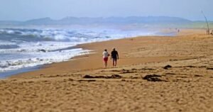 Alerta no feriado: Calor extremo e vazamento de esgoto fecham dezenas de praias em Massachusetts
