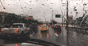 Alerta em New England: Frente fria traz risco severo de enchentes repentinas e ventos de até 65 km/h