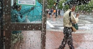 Chuvas torrenciais e risco de inundações repentinas afetam o trânsito da Grande Boston nesta segunda-feira