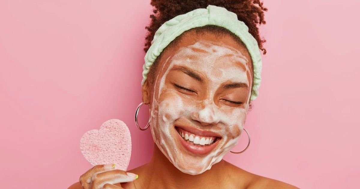 O Poder do Menos: Por Que o Skincare Minimalista É o Segredo Para Uma Pele Realmente Saudável