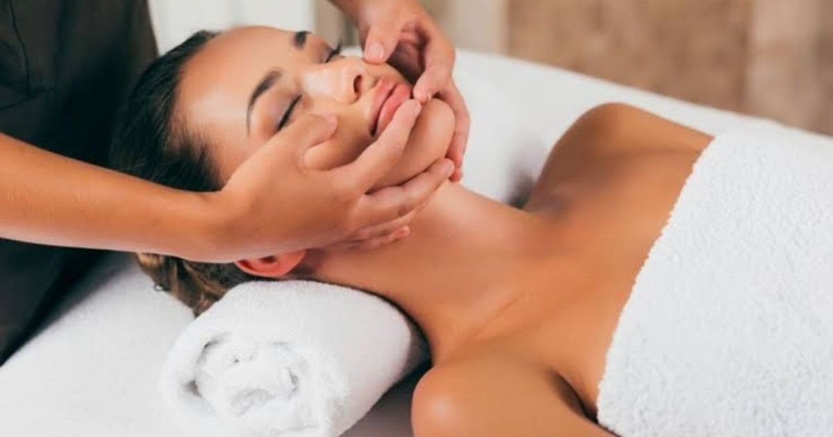 Massagem Facial e Drenagem Linfática: Aliadas no Alívio das Tensões do Dia a Dia