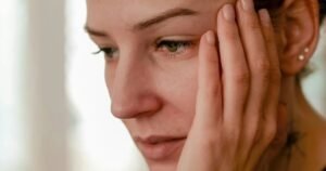 Quando o Estresse Aparece na Pele: Ansiedade, Cortisol e Inflamação