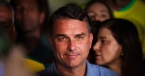 Flávio Bolsonaro Apresenta Propostas para Mudanças Constitucionais e Reformas no 2º Turno