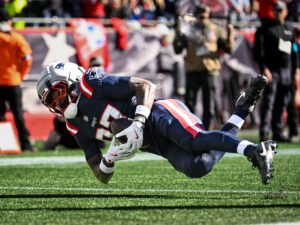Patriots Colocam Romeo Doubs na Lista de Lesionados e Perdem Recebedor por Pelo Menos Quatro Jogos