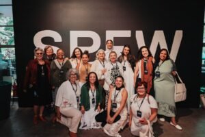 SPFW Academy Leva 17 Bordadeiras de Paraty ao Palco e Cobra Autoria e Política Pública para o Artesanato