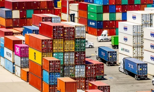 Trump impõe tarifas históricas e muda as regras do comércio global