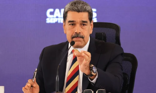 Maduro denuncia ameaça militar dos EUA e promete “luta armada” se país for atacado
