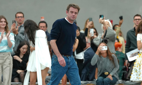 Jonathan Anderson Une Todas as Linhas da Dior e Recebe Ovação de Pé em Paris