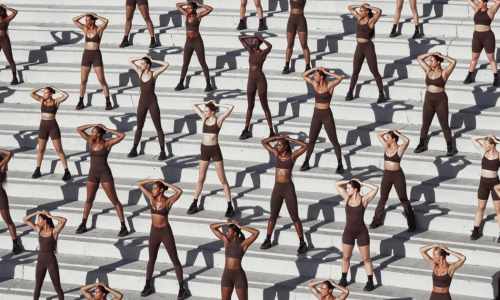 Nike e SKIMS Lançam Nova Marca para Revolucionar Roupas Esportivas Femininas