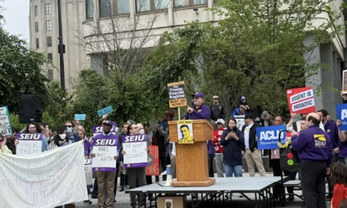 Imigrantes se levantam: protestos tomam os EUA contra as operações do ICE