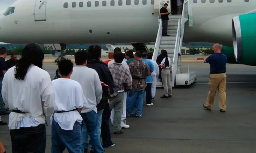 Mães acusam governo dos EUA de deportação ilegal de filhos, incluindo criança com câncer