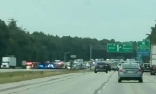 Grave acidente provoca interdição e grandes congestionamentos na I-95 perto da fronteira de Massachusetts com New Hampshire