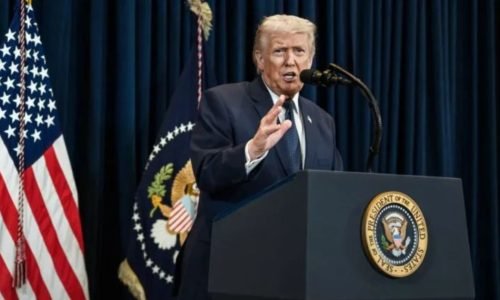 Tensão no Golfo: Trump inicia bloqueio ao Irã e ameaça destruir embarcações que desafiarem Marinha dos EUA