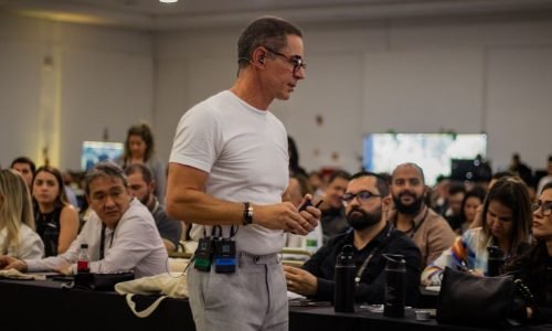 A escola de negócios que já transformou 70 milhões de vidas chega a Boston