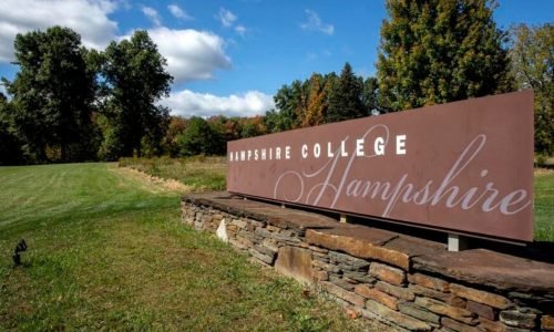 Hampshire College anuncia encerramento definitivo das atividades em Massachusetts
