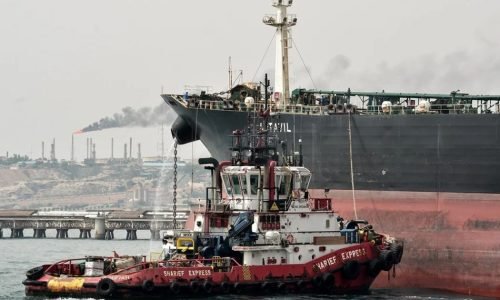 Estados Unidos iniciam bloqueio naval no Estreito de Ormuz nesta terça-feira e anunciam cobrança de taxa de 20% sobre cargas