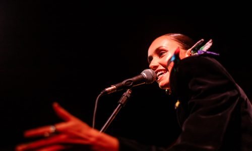 Do Louvre aos palcos: O bordado brasileiro reafirma seu status de luxo na música