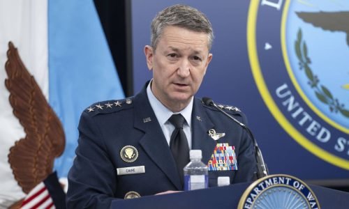 Irã intensifica ataques a navios ao longo de rota petrolífera estratégica