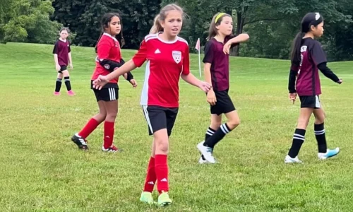 Filha de Brasileiros que se destaca no Futebol Feminino em Massachusetts. Conheça Laís Oliveira
