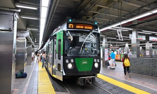 MBTA Anuncia Fechamento da Estação Symphony por Três Anos para Obras de Acessibilidade