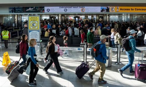Passengers wait in a TSA security checkpoint queue that stretches through Baltimore/Washington International Thurgood Marshall Airport (BWI) in Baltimore, Maryland., U.S., March 29, 2026. REUTERS/Aaron Schwartz