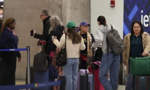Crise na TSA: Aeroporto Logan resiste ao caos, mas sindicato alerta para “colapso” iminente