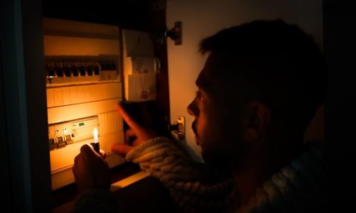 Tempestade de gelo deixa 20 mil sem energia em New Hampshire