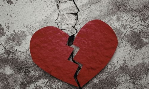 Cuidado com o Coração: Médicos alertam para a “Síndrome do Coração Partido” neste Valentine’s Day