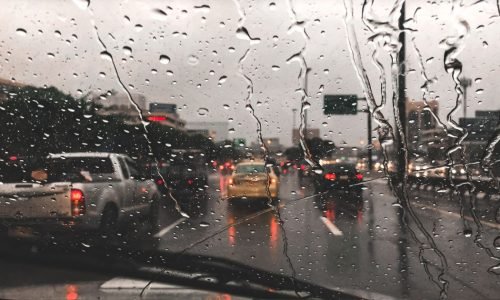 Alerta em New England: Frente fria traz risco severo de enchentes repentinas e ventos de até 65 km/h