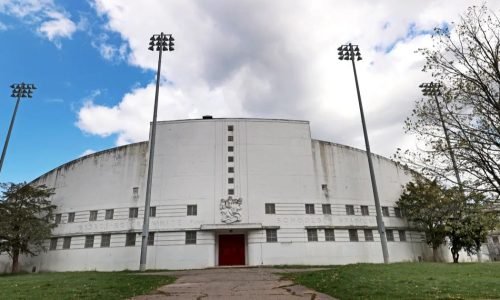 Prefeita Michelle Wu traz atualizações sobre a polêmica reforma do White Stadium em Boston