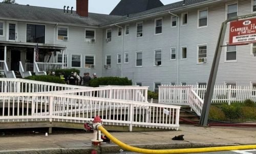 Comissão de Massachusetts vota reforma em residências assistidas após tragédia em Fall River