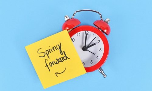 Prepare o despertador: Horário de Verão 2026 começa neste domingo