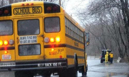 Neve e gelo provocam fechamentos e atrasos em dezenas de escolas de Massachusetts nesta quarta (4)